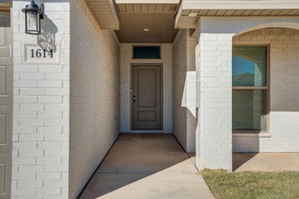 1614 141st St in Lubbock, TX - Foto de edificio - Building Photo
