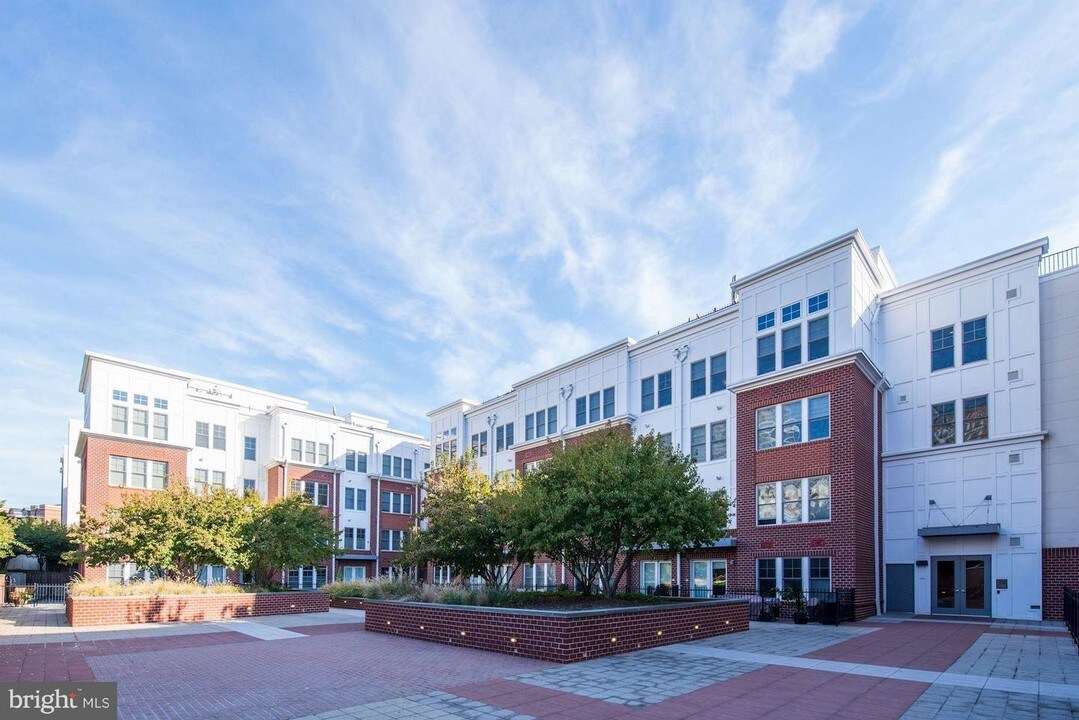 1418 N Rhodes St-Unit -B125 in Arlington, VA - Building Photo