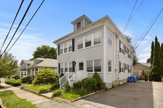 10 Newcastle Rd, Unit 2 in Peabody, MA - Building Photo - Building Photo