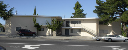 5645 Bancroft Ave in Oakland, CA - Building Photo - Building Photo