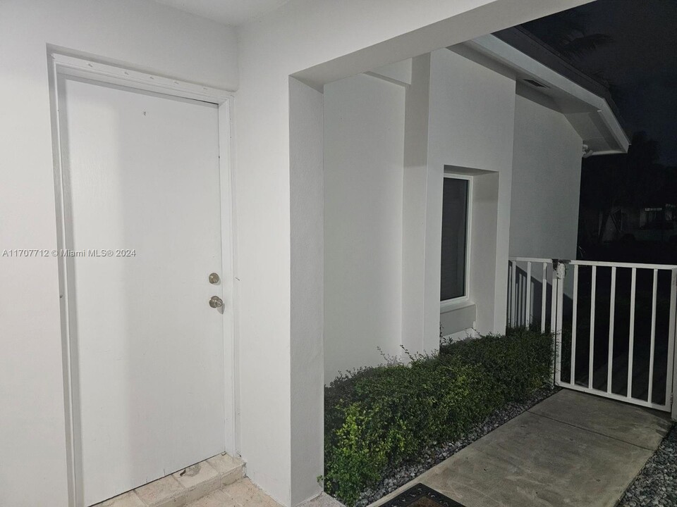 14847 SW 110th Terrace in Miami, FL - Building Photo