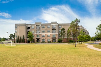 Riverwalk Apartments in Jenks, OK - Foto de edificio - Building Photo