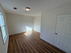 12595 Southern Maryland Blvd in Dunkirk, MD - Building Photo - Building Photo