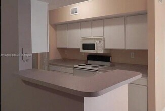 160 SW 117th Terrace in Pembroke Pines, FL - Building Photo - Building Photo