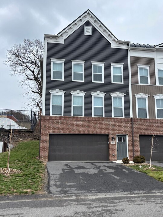 101-108 Loubell Dr in Canonsburg, PA - Building Photo