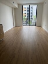 979 E 29th St, Unit S2 in Hialeah, FL - Foto de edificio - Building Photo