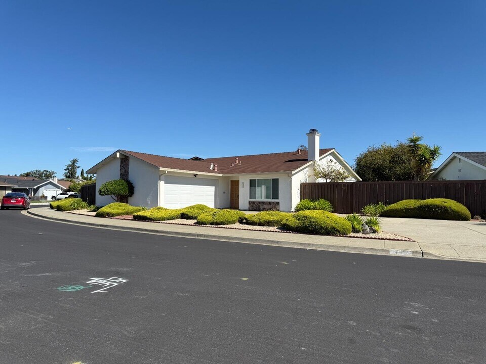 410 Nantucket St in Foster City, CA - Building Photo