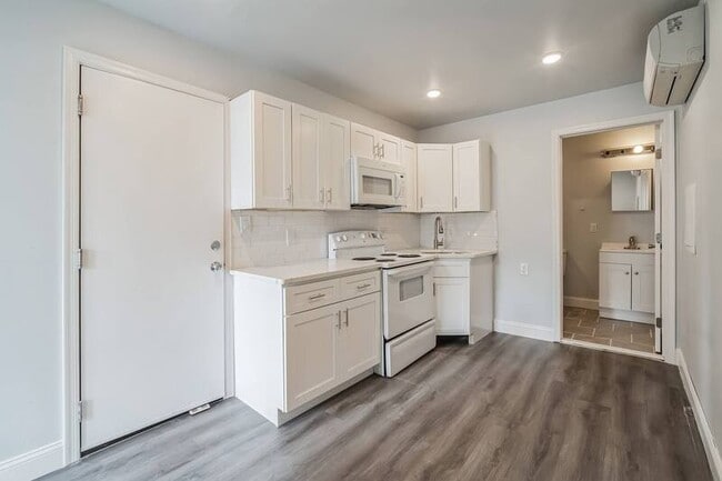 406 N 52nd St in Philadelphia, PA - Building Photo - Building Photo