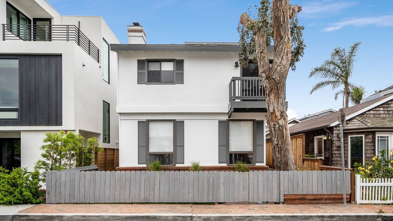 472 36th St in Manhattan Beach, CA - Building Photo