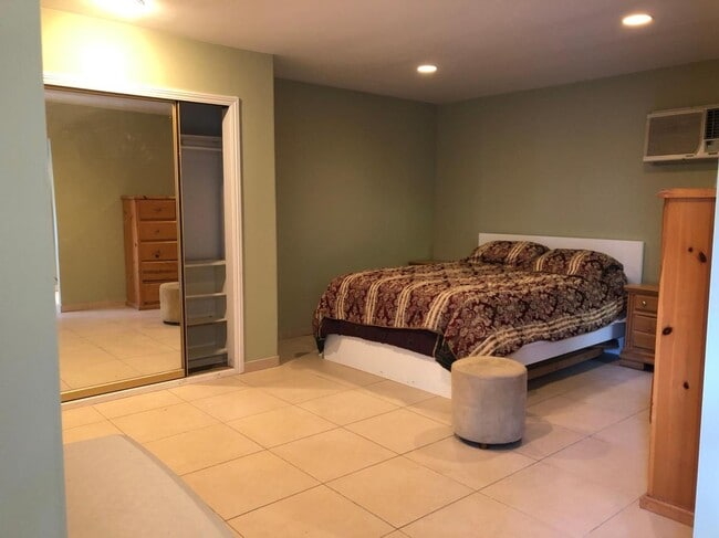 200 S Palm Dr in Beverly Hills, CA - Building Photo - Building Photo
