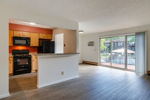 Woodside Village in Rockwood, MI - Building Photo