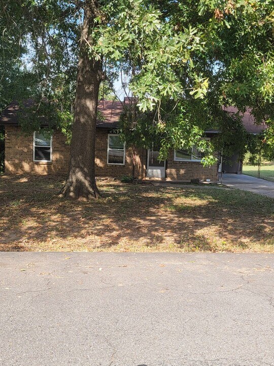 638 Loomis St in Alma, AR - Building Photo