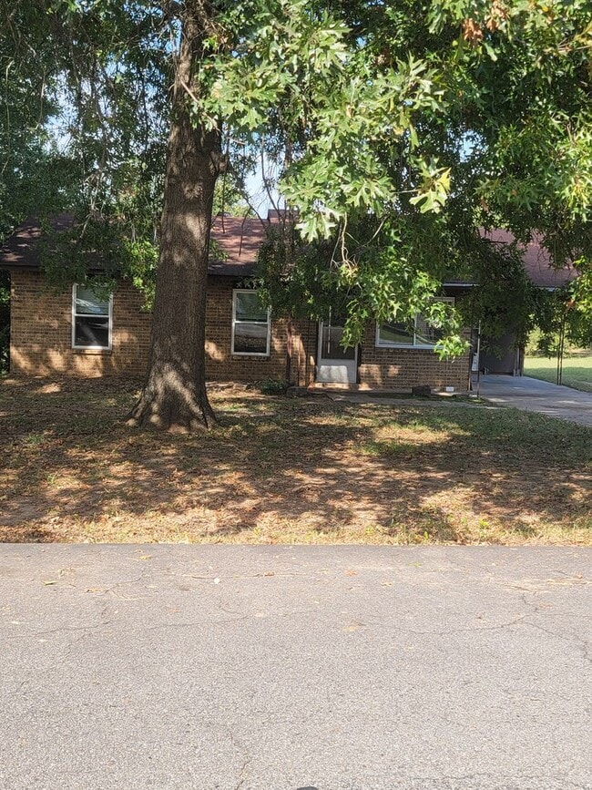 property at 638 Loomis St