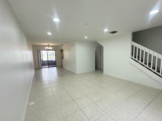 2404 Seaside Dr in Greenacres, FL - Building Photo - Building Photo