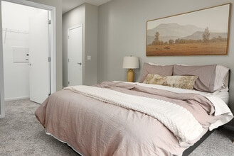 The Oaks at Lakeview in Omaha, NE - Building Photo - Building Photo