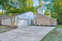 2910 Holly Green Dr in Humble, TX - Building Photo - Building Photo