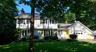 20 Mary St in Gardiner, ME - Building Photo