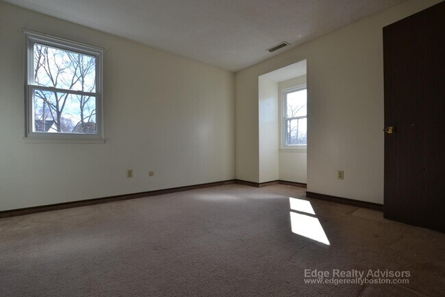 5 General Greene Ave in Natick, MA - Building Photo - Building Photo