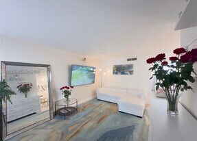 1120 NE 10th St in Hallandale Beach, FL - Building Photo