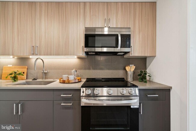 2000 Dreer St in Philadelphia, PA - Building Photo - Building Photo