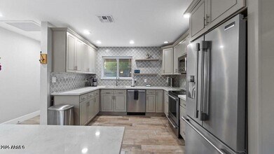 1614 N Sunset Dr in Tempe, AZ - Building Photo - Building Photo