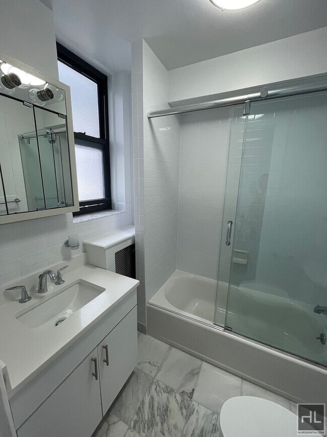 WEST 55 STREET in New York, NY - Building Photo - Building Photo