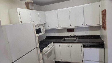 400 Village Green Cir W in Palm Springs, FL - Building Photo - Building Photo