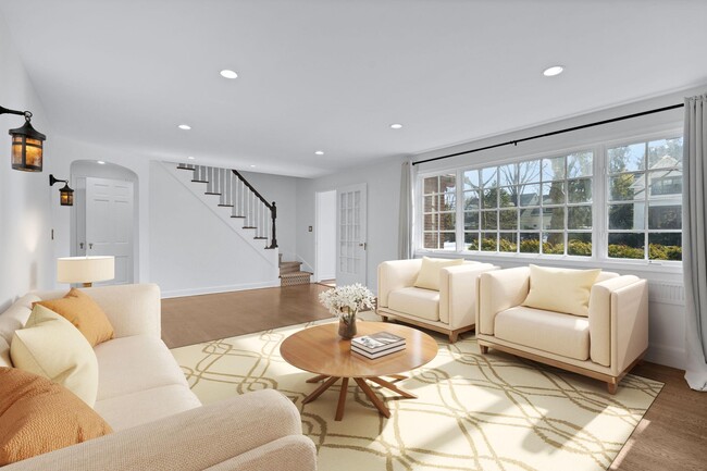 32 Wynmor Rd in Scarsdale, NY - Building Photo - Building Photo