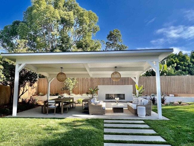 1460 Avenida De Las Adelsas in Encinitas, CA - Building Photo - Building Photo