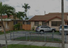 450 NW 33rd Ave in Miami, FL - Building Photo