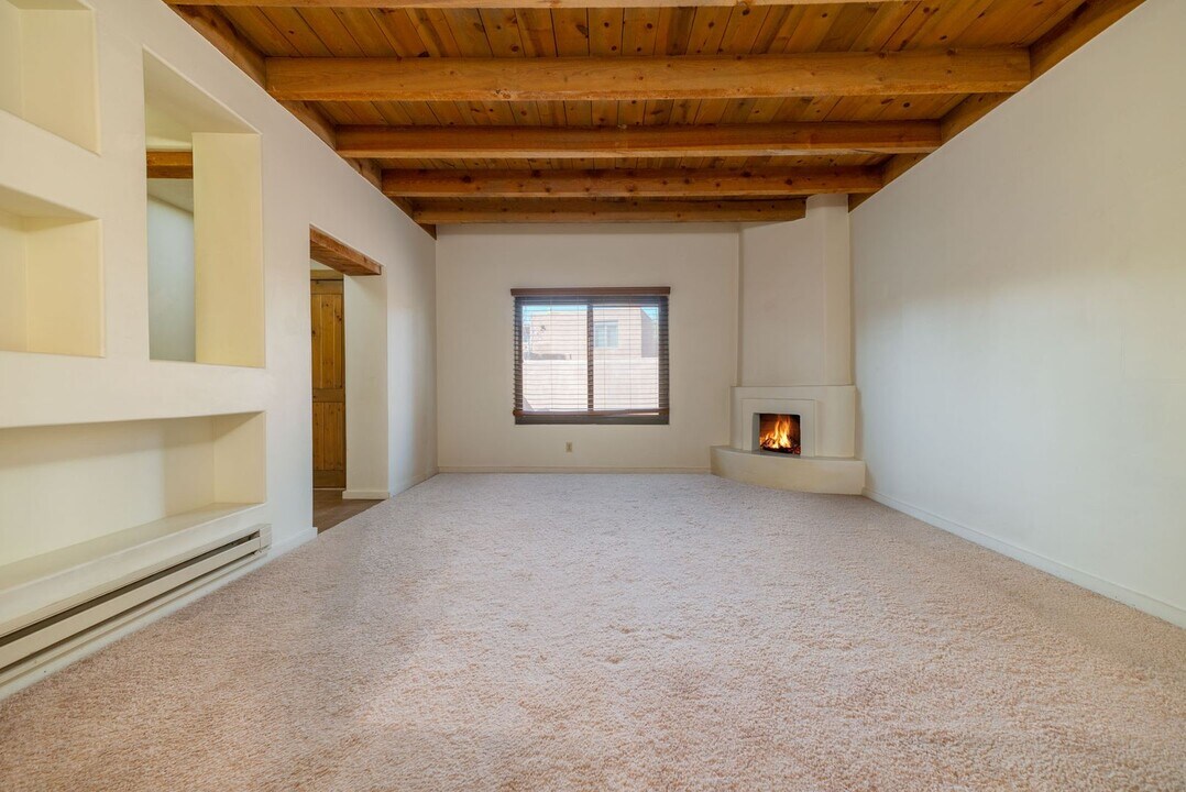 356 Calle Loma Norte in Santa Fe, NM - Building Photo