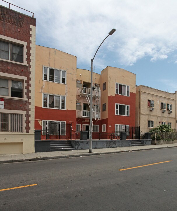 Metro Apartments in Los Angeles, CA - Building Photo