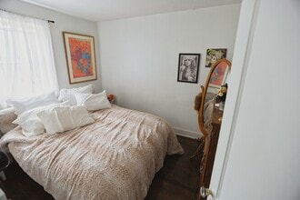 826 Pennoyer Ave in Grand Haven, MI - Building Photo - Building Photo