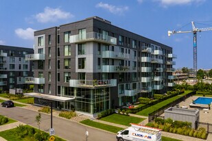 Square Equinox 2 in Pointe-claire, QC - Building Photo