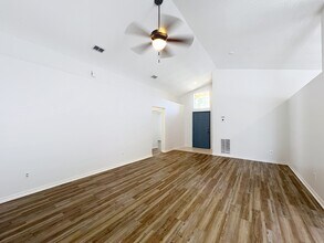 137 Piano Ln in Davenport, FL - Foto de edificio - Building Photo