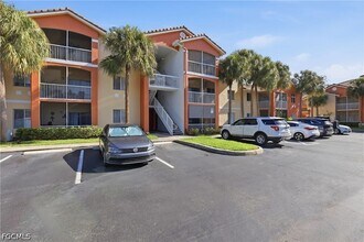 6321 Aragon Way, Unit 306 in Ft. Myers, FL - Foto de edificio - Building Photo