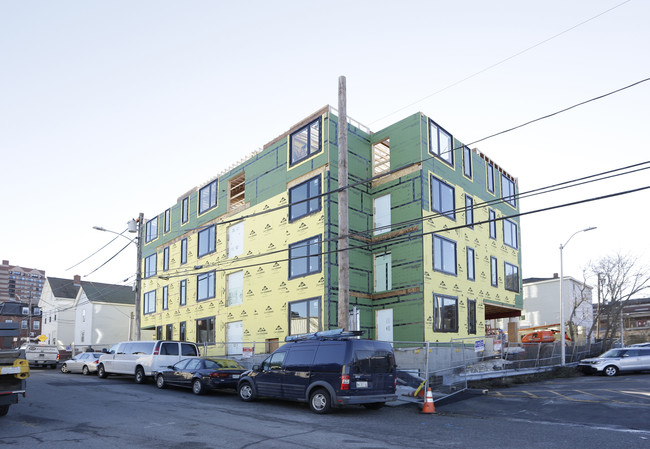 Parris Terraces in Portland, ME - Foto de edificio - Building Photo