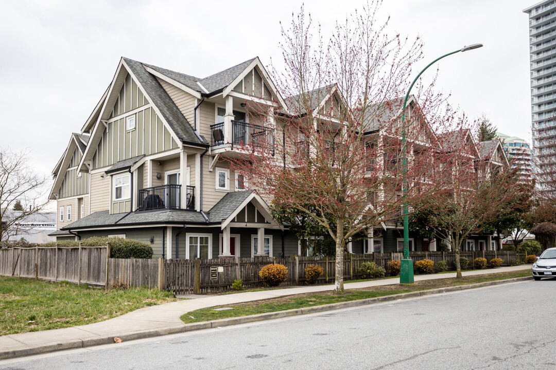 6708 Arcola St in Burnaby, BC - Building Photo