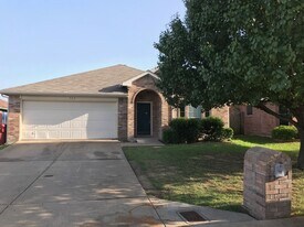 713 Cooper Ln in Royse City, TX - Building Photo