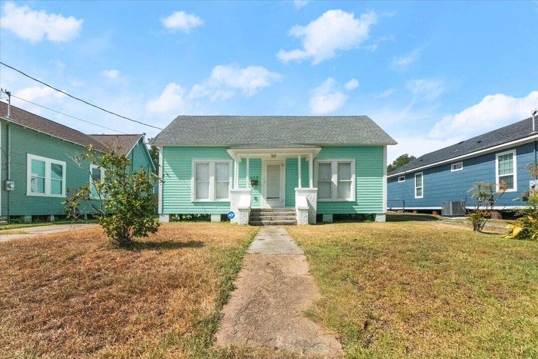 615 Cleveland St in Lake Charles, LA - Building Photo