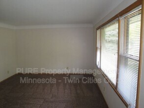 656 Iowa Ave W in St. Paul, MN - Building Photo - Building Photo