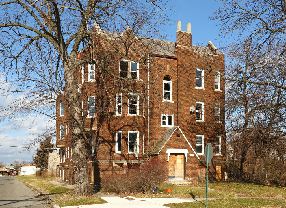 5252 S Clarendon St in Detroit, MI - Building Photo