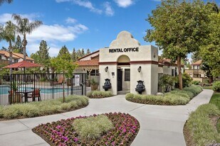 Red Oak Villas Apartments in Redlands, CA - Building Photo