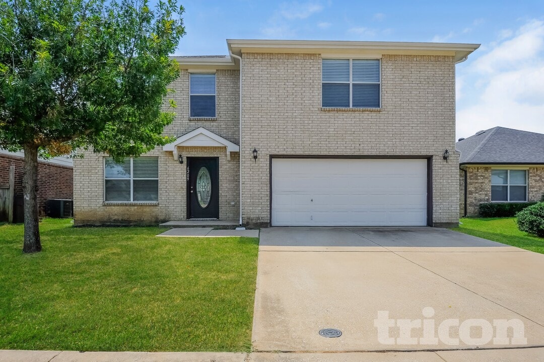 6209 Winnebago Ct in Fort Worth, TX - Building Photo