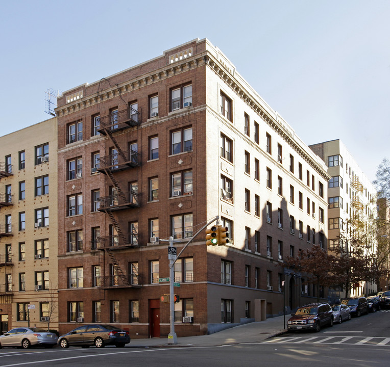 241-243 Seaman Ave in New York, NY - Foto de edificio