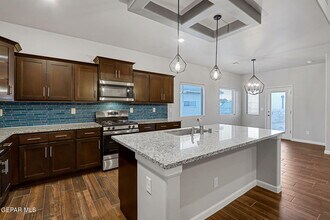 6061 Cinnamon Pk St in Sunland Park, NM - Building Photo - Building Photo