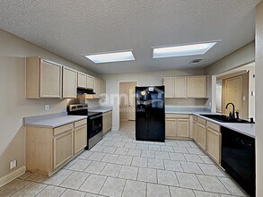 10423 Fork Crk in San Antonio, TX - Building Photo - Building Photo