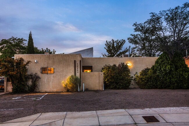 12201 Menaul Blvd NE in Albuquerque, NM - Building Photo - Building Photo