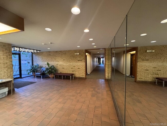 500 Central Park Ave in Scarsdale, NY - Building Photo - Building Photo