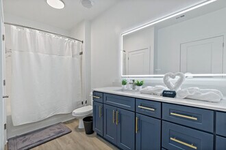 205 S Kings Dr in Charlotte, NC - Building Photo - Building Photo